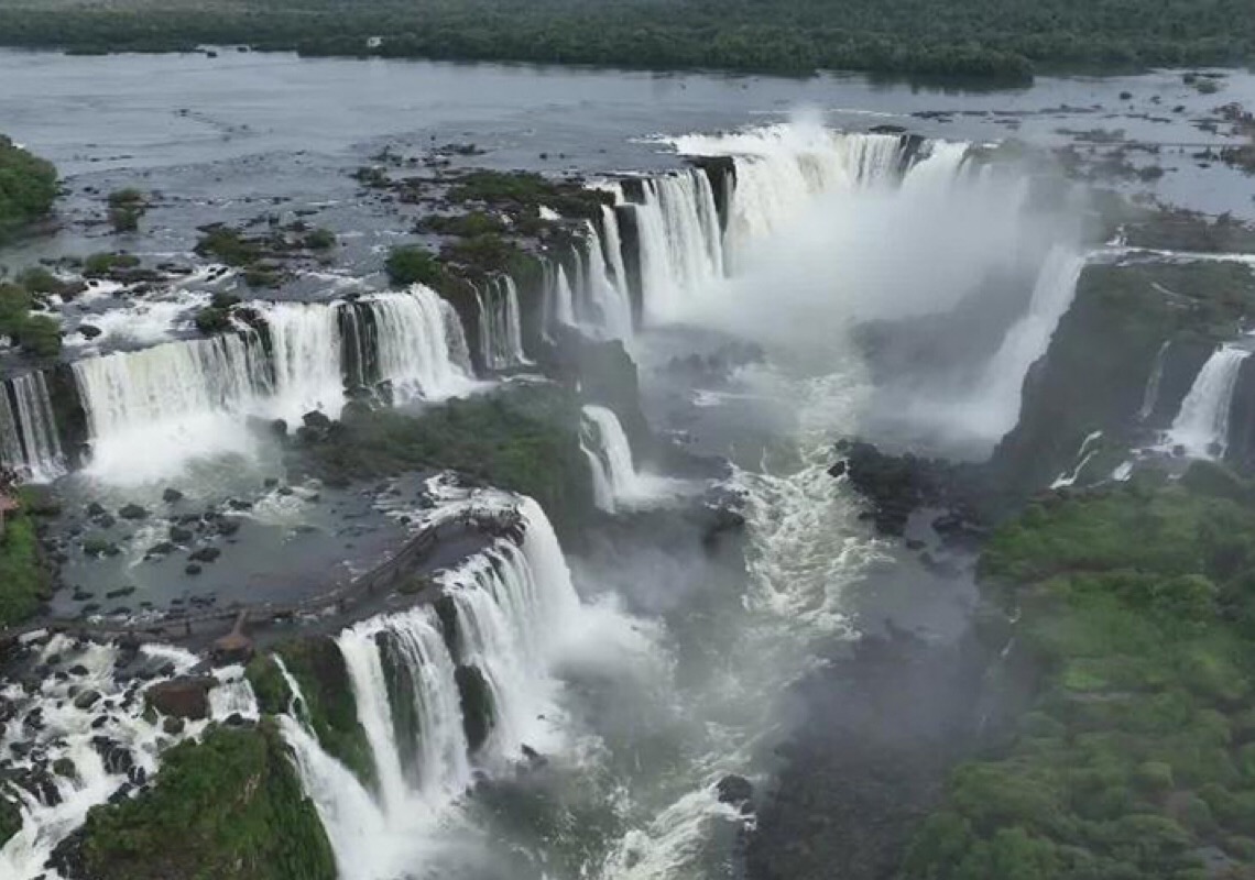 Povo chinês e brasileiro celebram Festival do Meio Outono nas Cataratas do Iguaçu