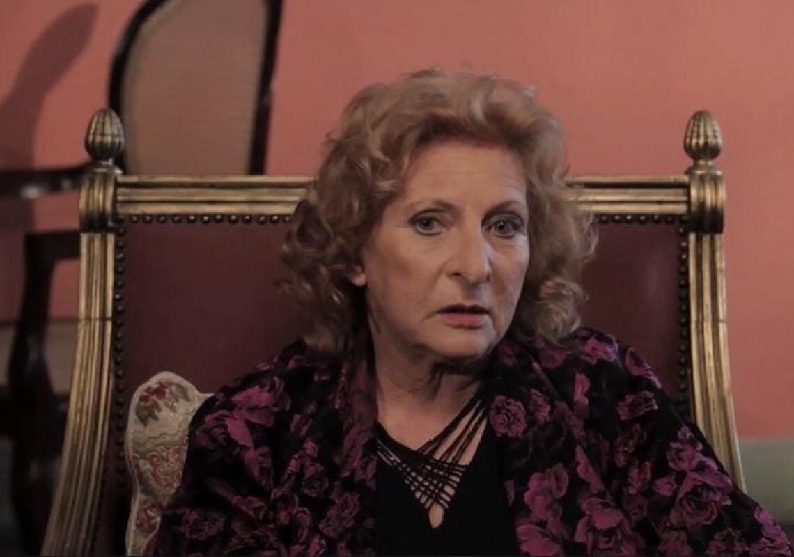 História do fetiche no Brasil é resgatada em livro de ex-dominatrix de 83 anos