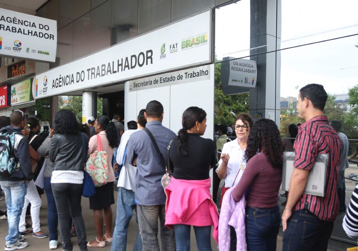 Office girl é a profissão com mais vagas nas agências do trabalhador