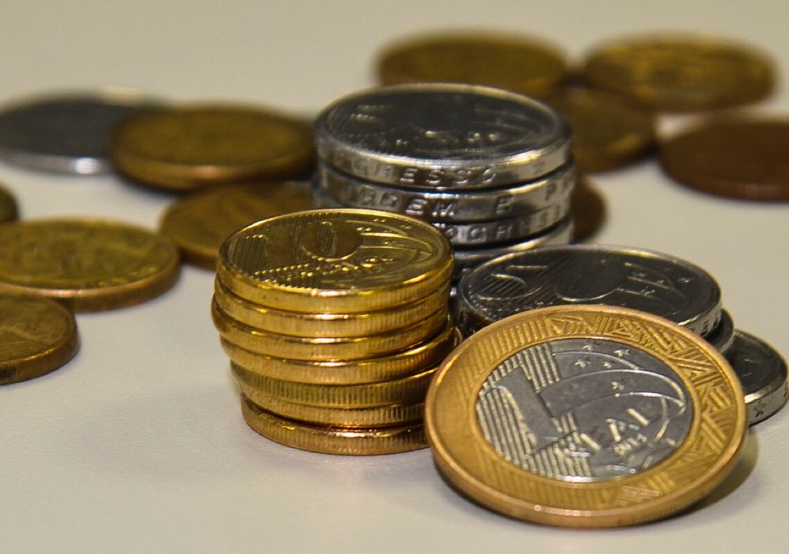 Bolsa fecha em alta e registra melhor desempenho mensal em três anos