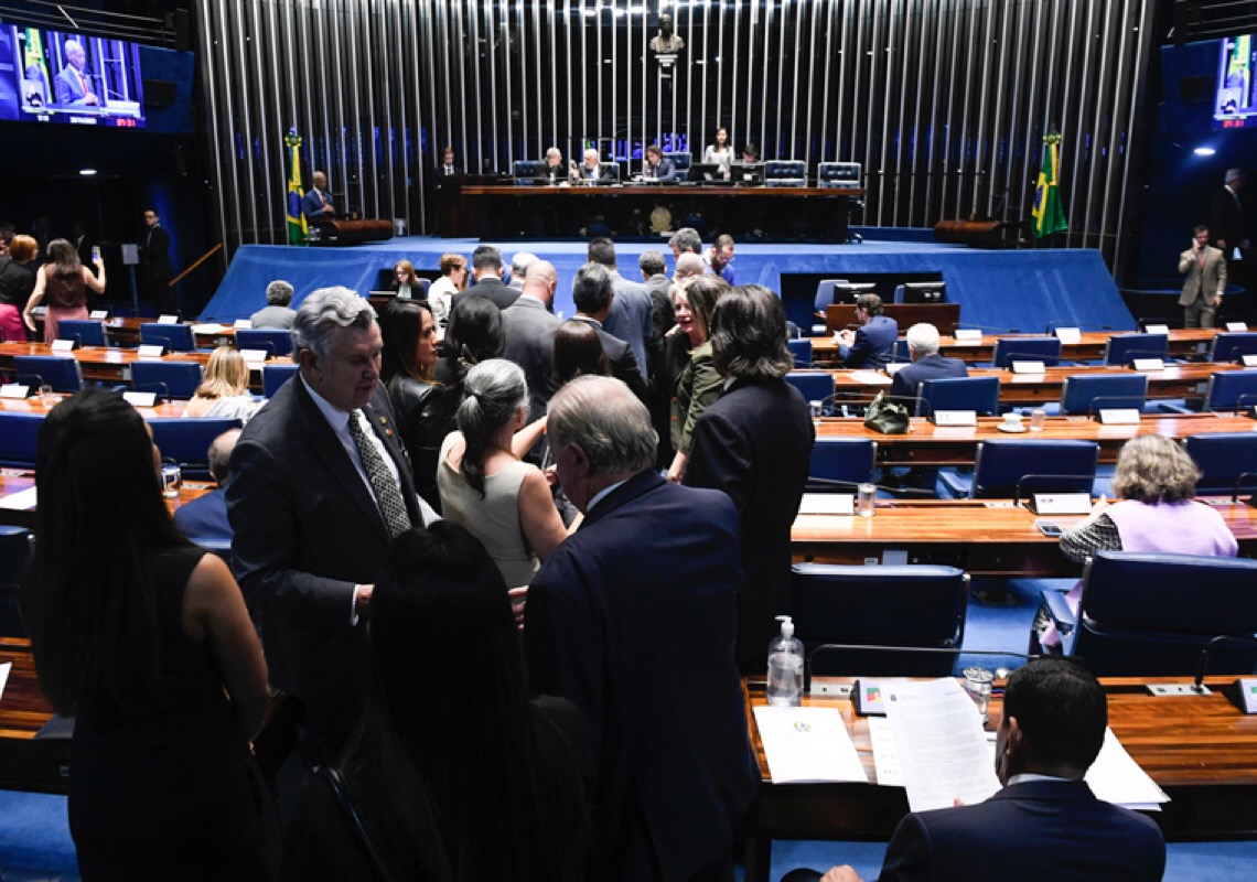De costas para o povo e para o meio ambiente, Senado aprova Lei 