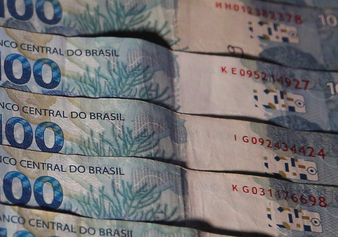 Bolsa supera os 128 mil pontos e dólar cai a R$ 4,88 após discurso de Powell
