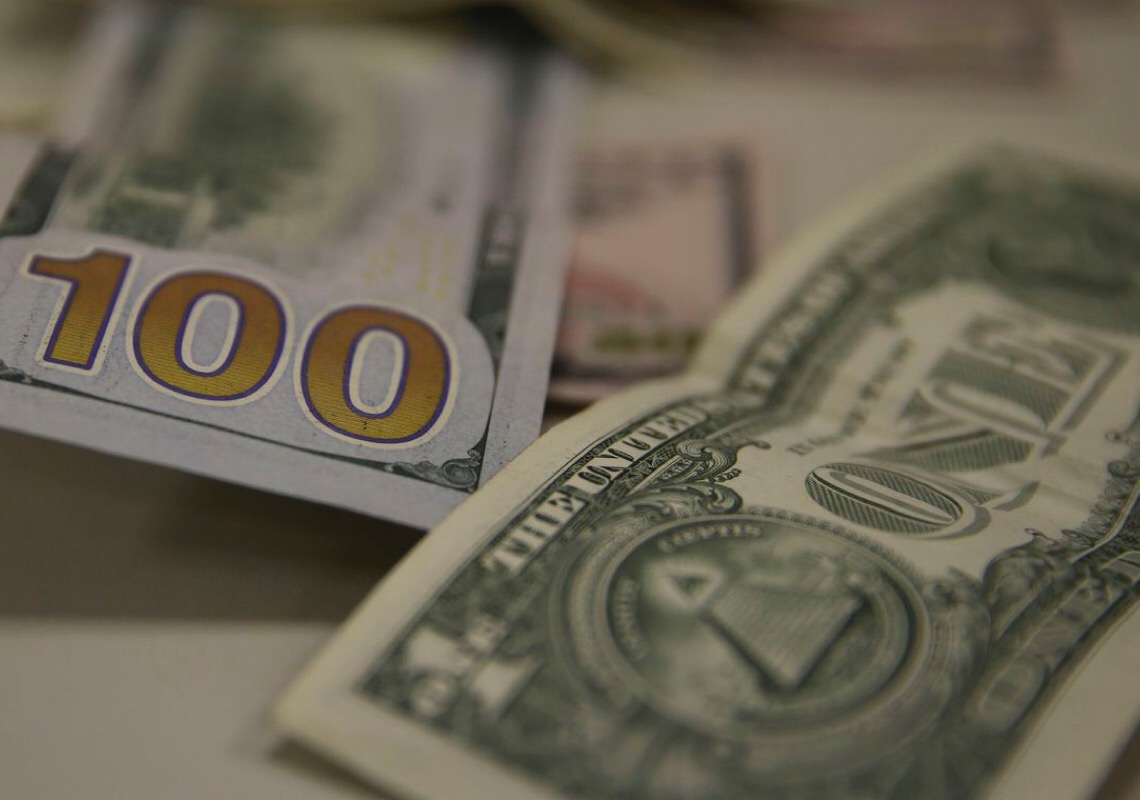 Bolsa cai 1% e dólar sobe para R$ 4,95 com alta dos papéis dos EUA