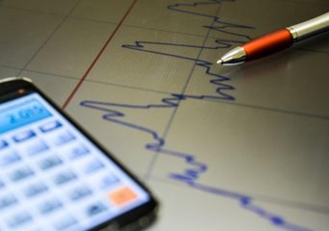 Bolsa tem leve alta após PIB melhor que o esperado; dólar cai com dados de emprego dos EUA