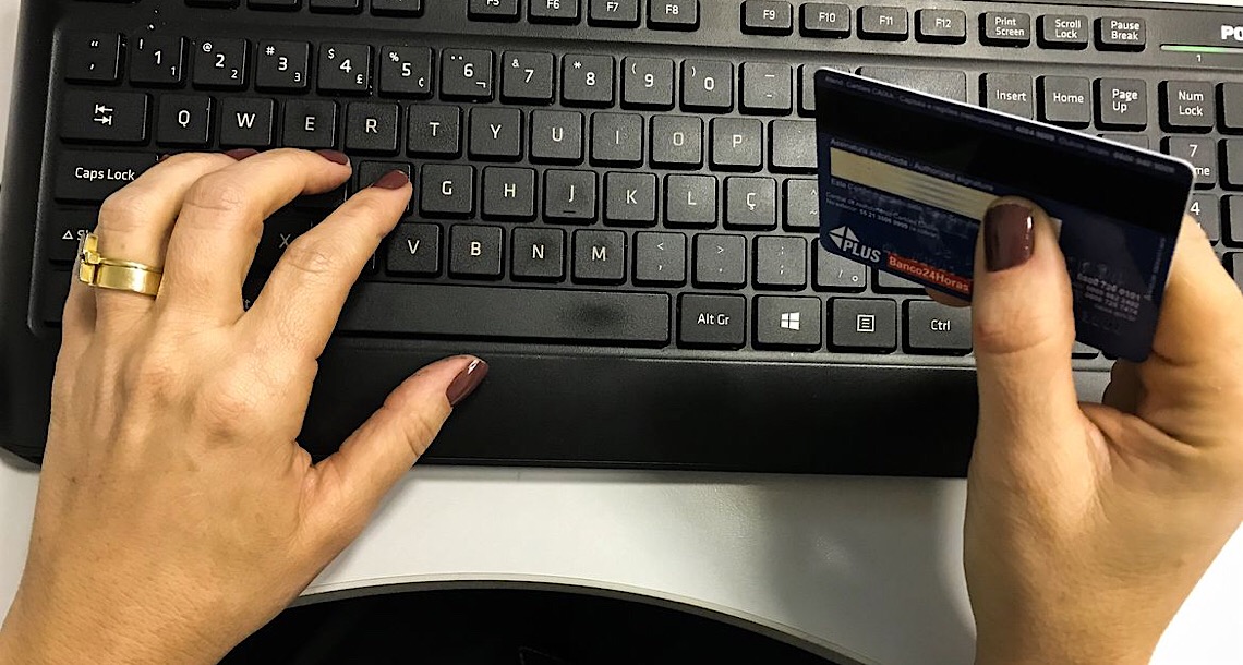 Sem acordo com bancos, CMN limita juros do rotativo a 100% da dívida