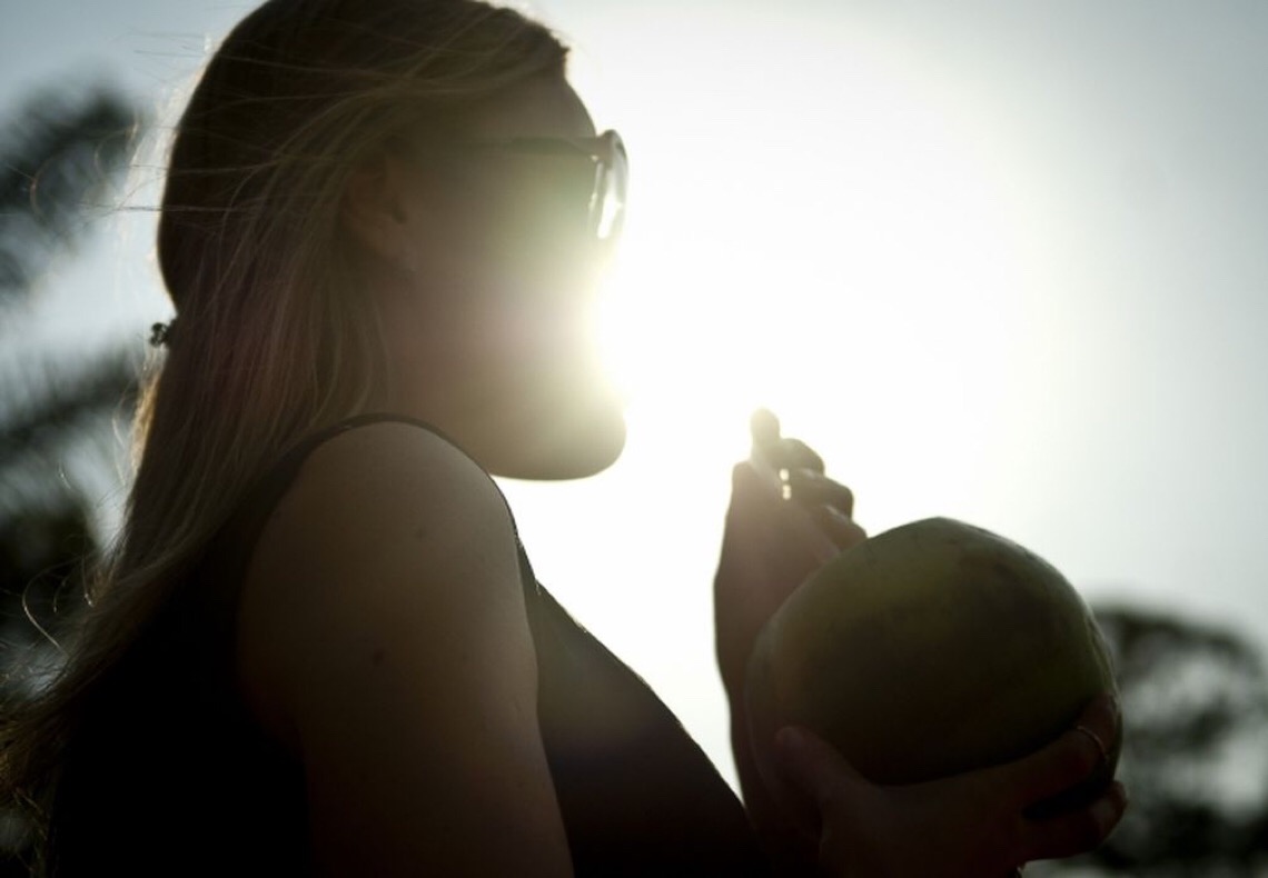 Saiba como preparar a pele e fazer a maquiagem durar mais no verão