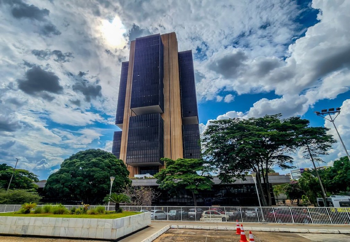 BC obriga bancos a terem programas de educação financeira para clientes