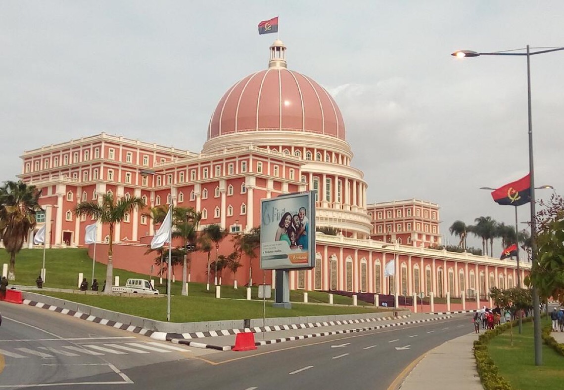 Angola começa a implementar orçamento maior para 2024