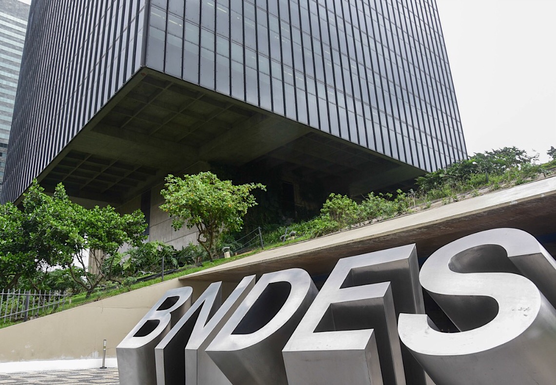 BNDES investe em vacina contra covid-19 desenvolvida pela Fiocruz