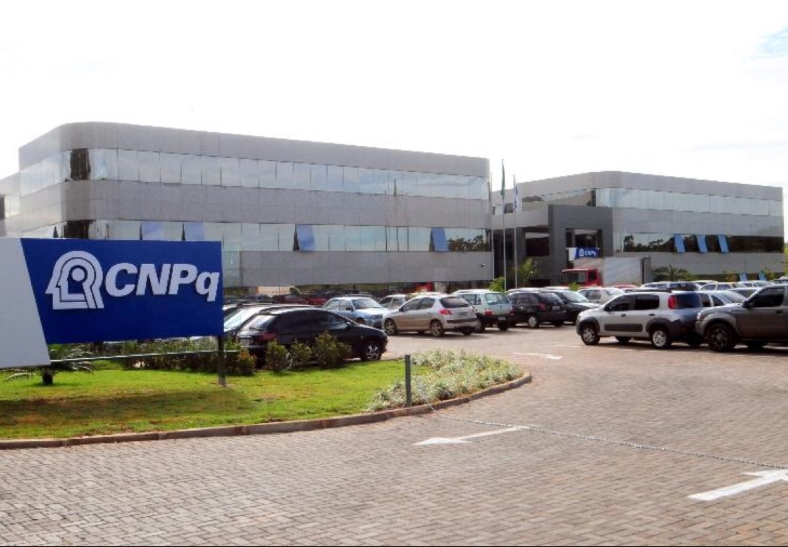 CNPq torna obrigatória extensão de 2 anos por gestação em editais de bolsas de produtividade no país