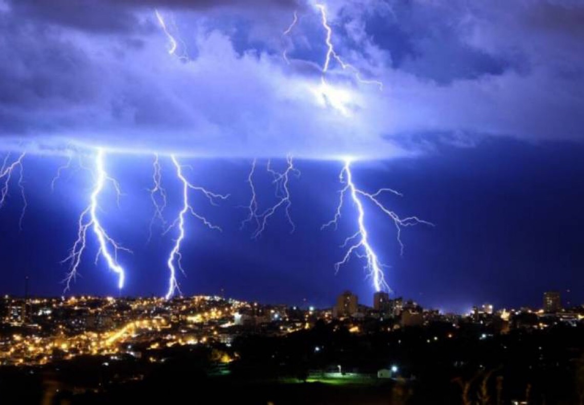 Saiba como se proteger de raios durante tempestades