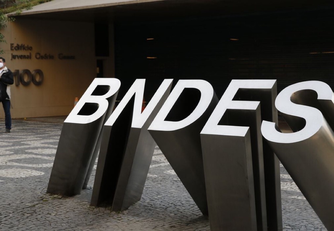 Projetos do governo abrem caminho para inchar BNDES, dizem economistas