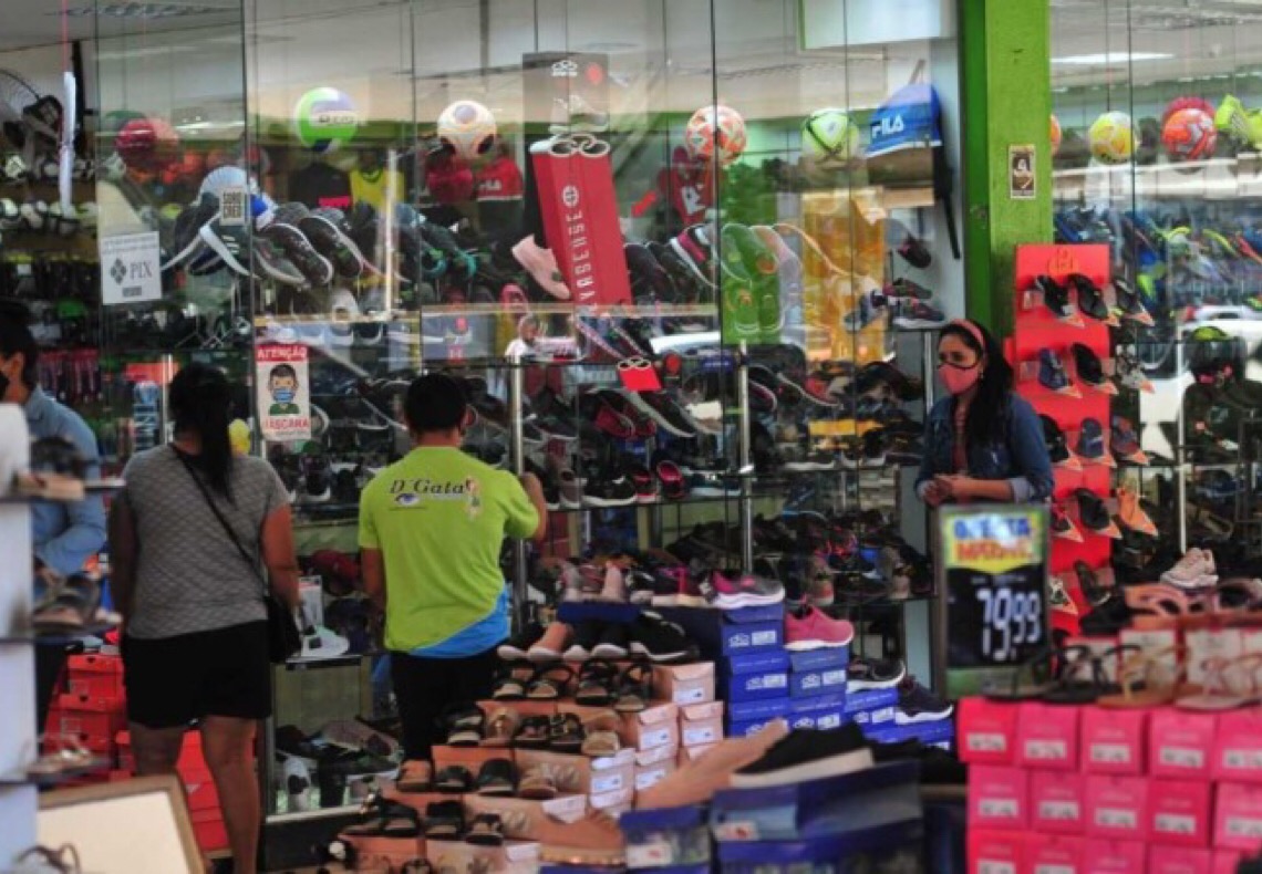 Semana começa com 244 vagas com destaque para a área comercial