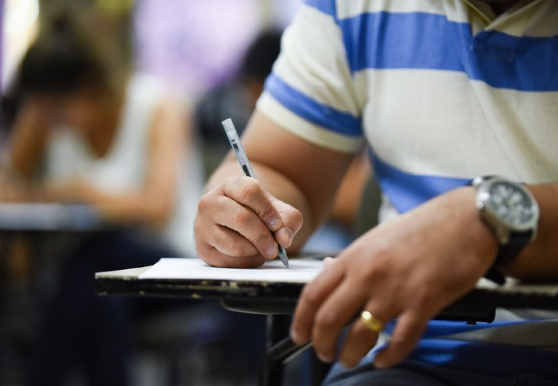 Reajuste nas bolsas de pós-graduação e novas normas garantem permanência de pesquisadores