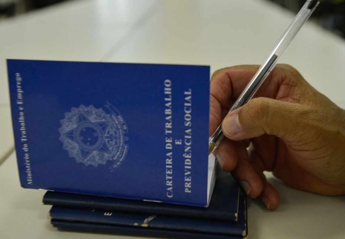 Agências do trabalhador têm 25 vagas de pedreiro com salário de R$ 2,2 mil