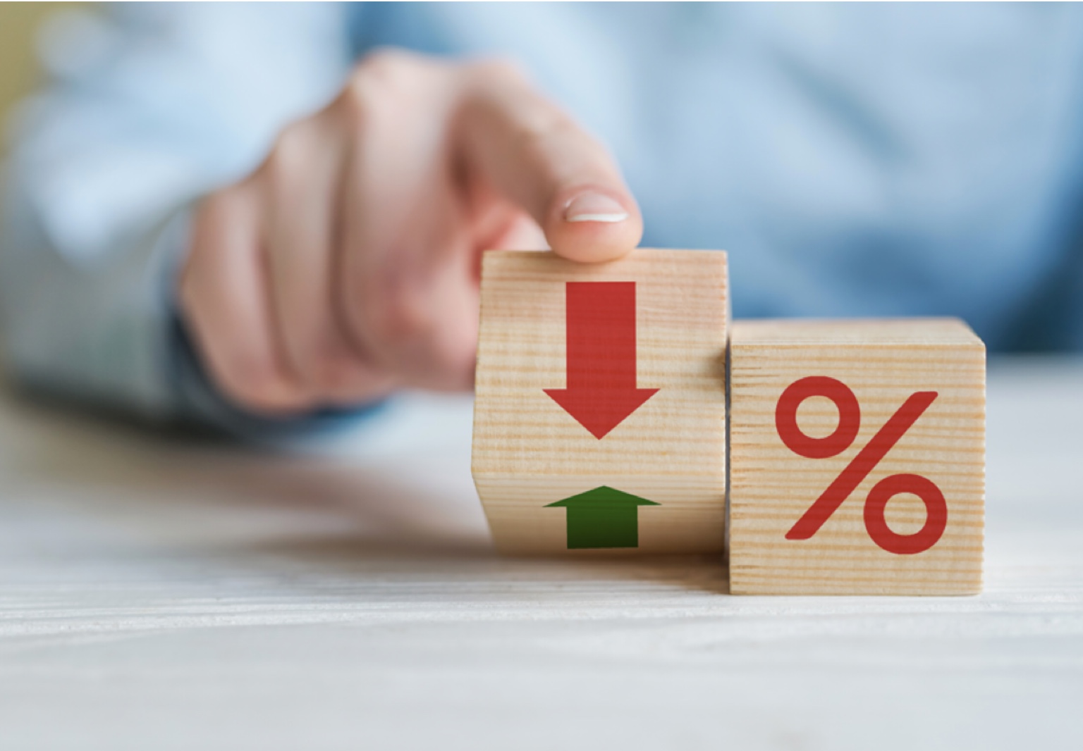 Bolsa recua e dólar sobe para R$ 4,98 após dados do IPCA