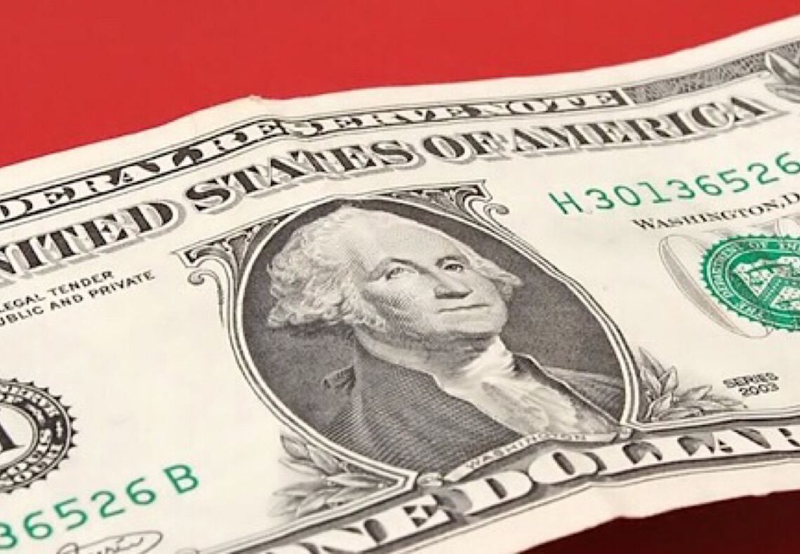 Dólar cai para R$ 4,96 após se aproximar dos R$ 5