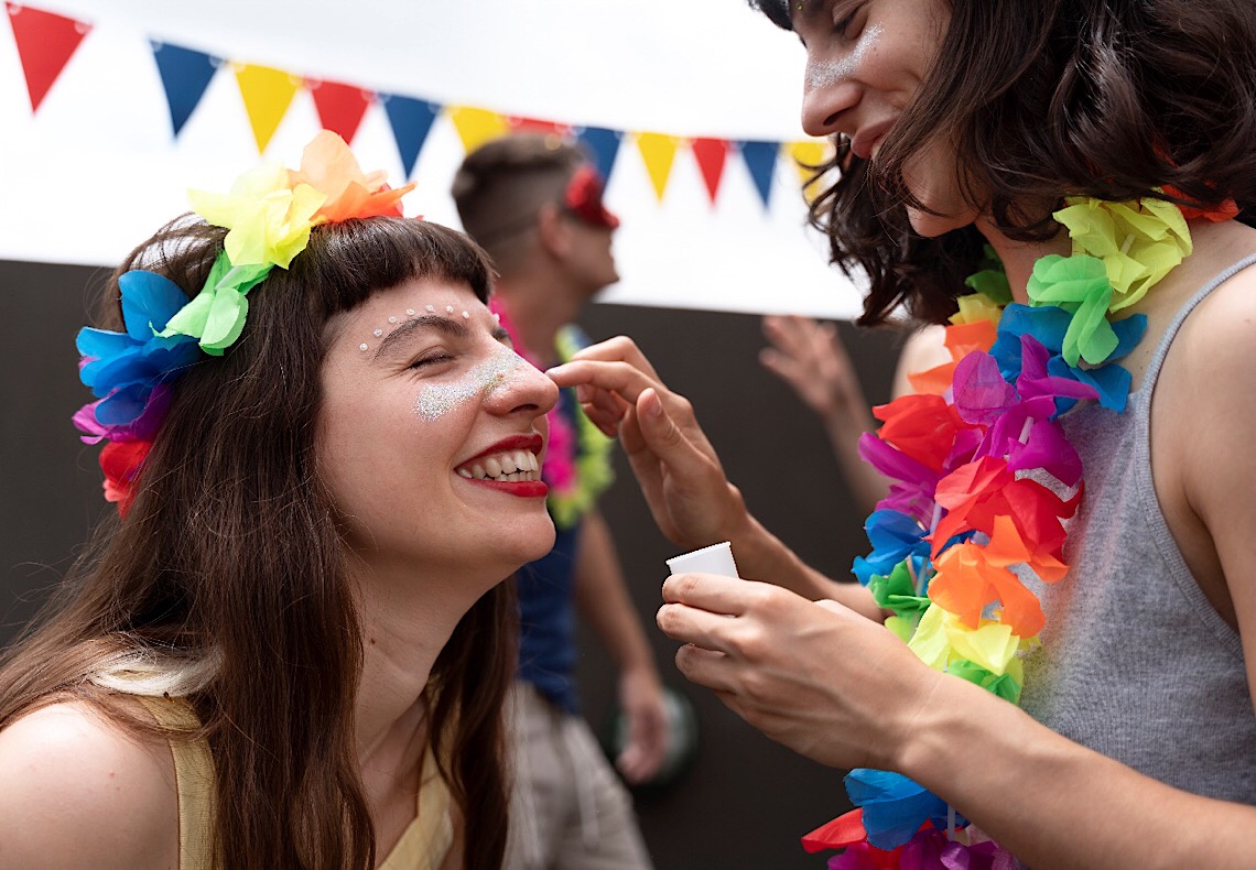 Cuidados no Carnaval: conheça 5 dicas para proteger a pele durante a folia