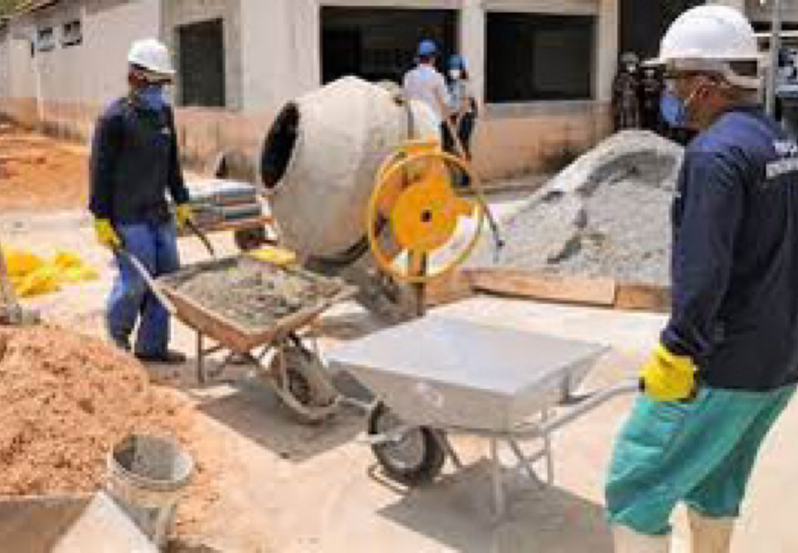 Vagas para mestre de obras oferecem salário de R$ 3 mil