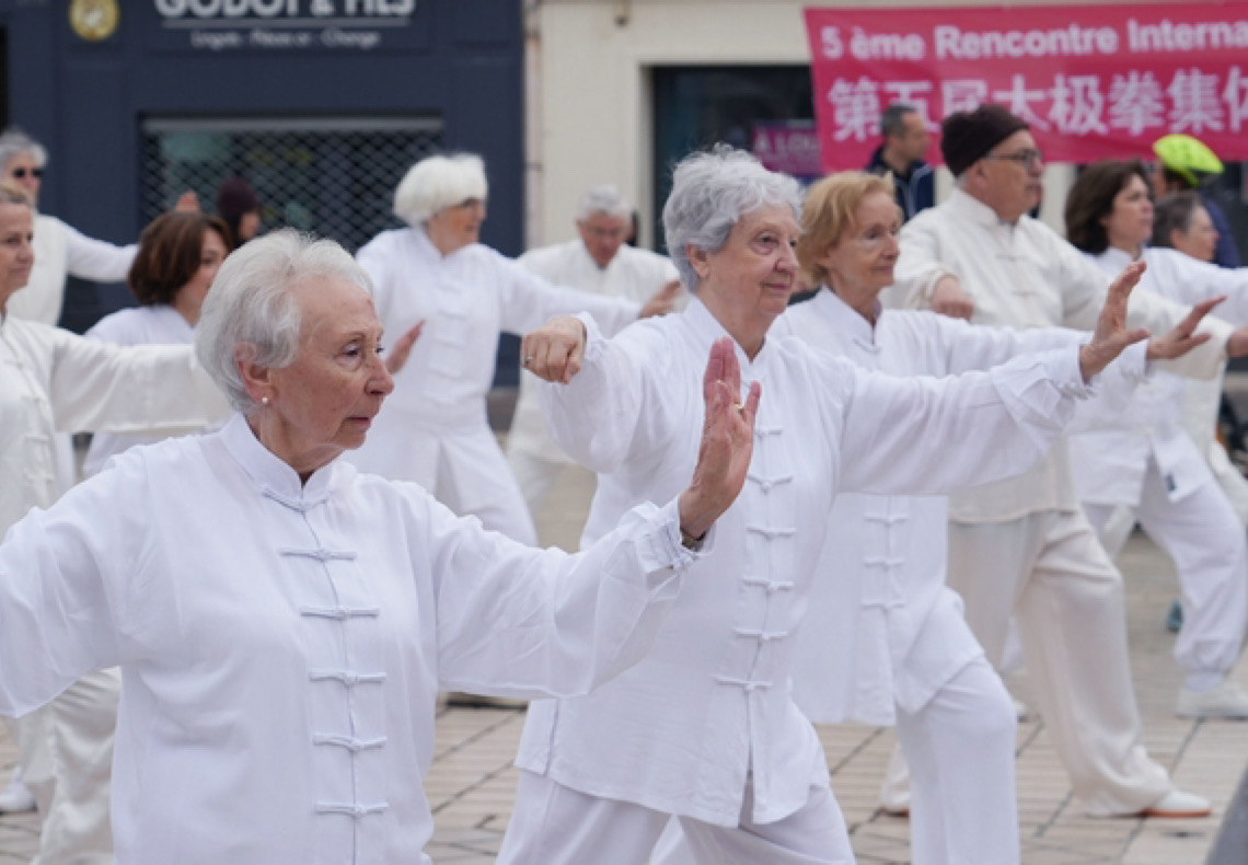 Pesquisa indica que tai chi é melhor que exercício aeróbico no controle da hipertensão