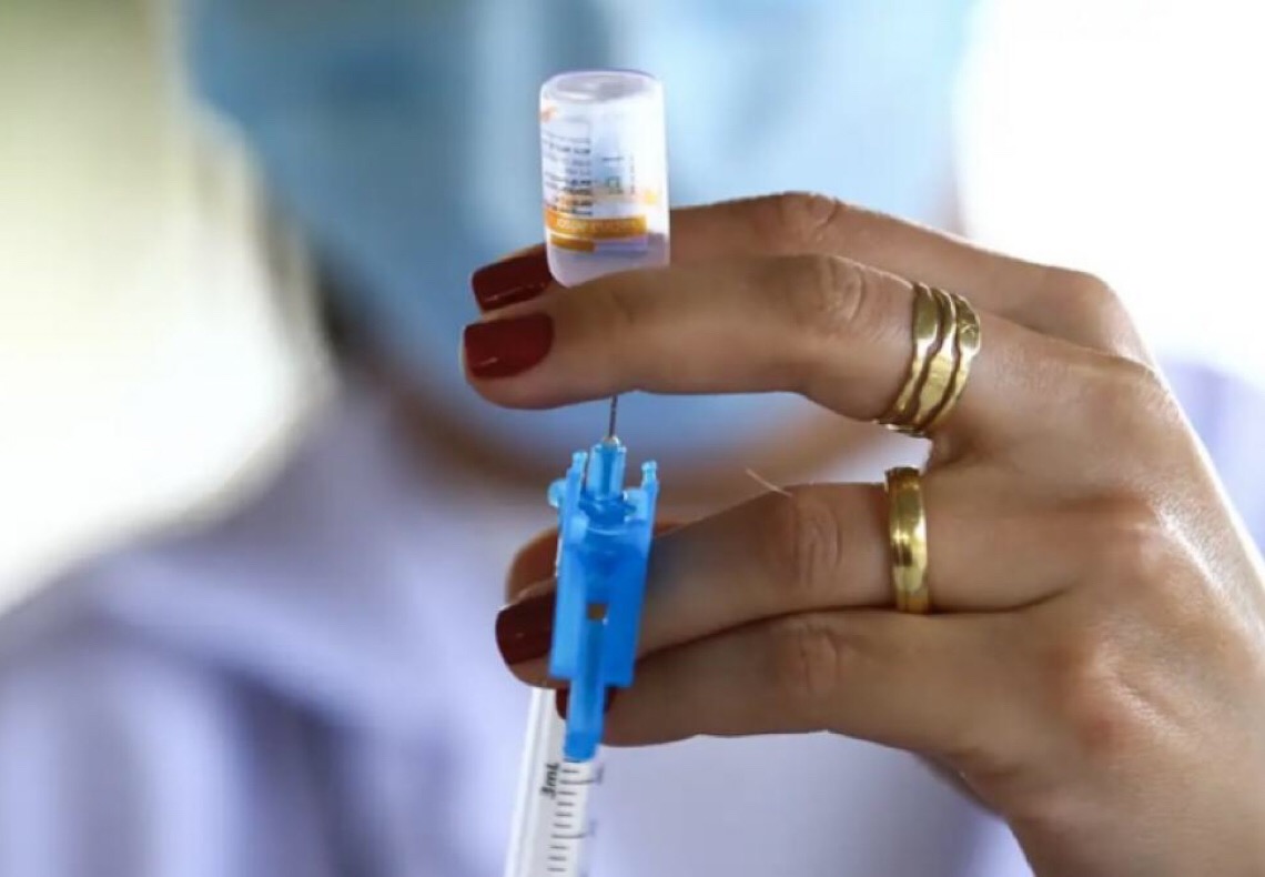 Saiba quem pode tomar a vacina contra Covid em 2024