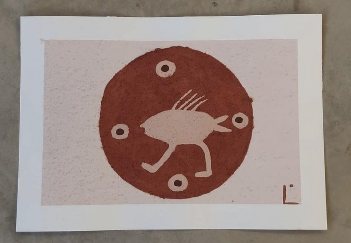 Maria Lira Marques, que pinta bichos com tinta feita de terra, ganha exposição