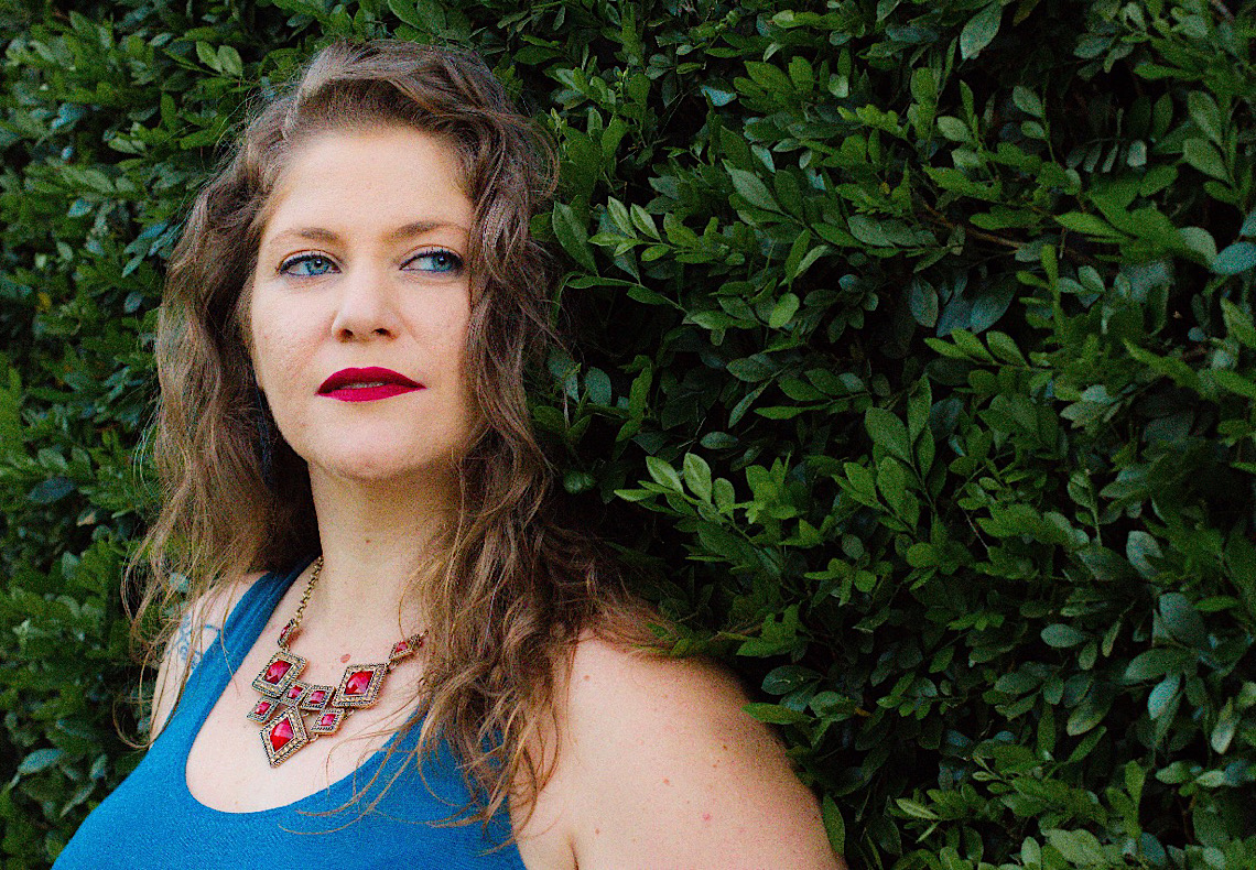 Mônica Vicentin encerra a programação musical de março no Jardim Urbano