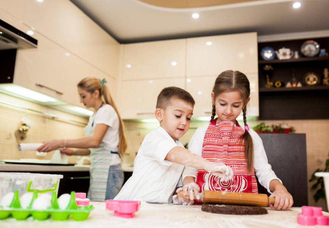 Brincadeiras na cozinha com as crianças