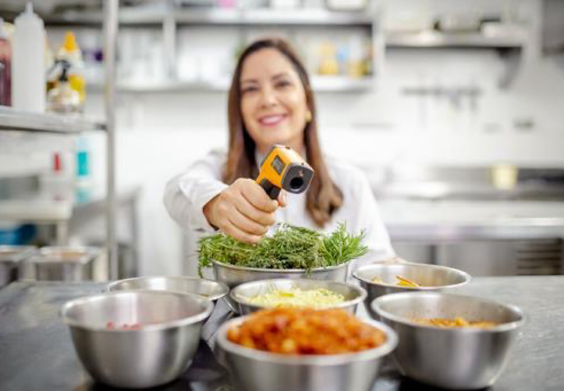 Guia prático: como identificar a qualidade dos alimentos e armazená-los corretamente em casa