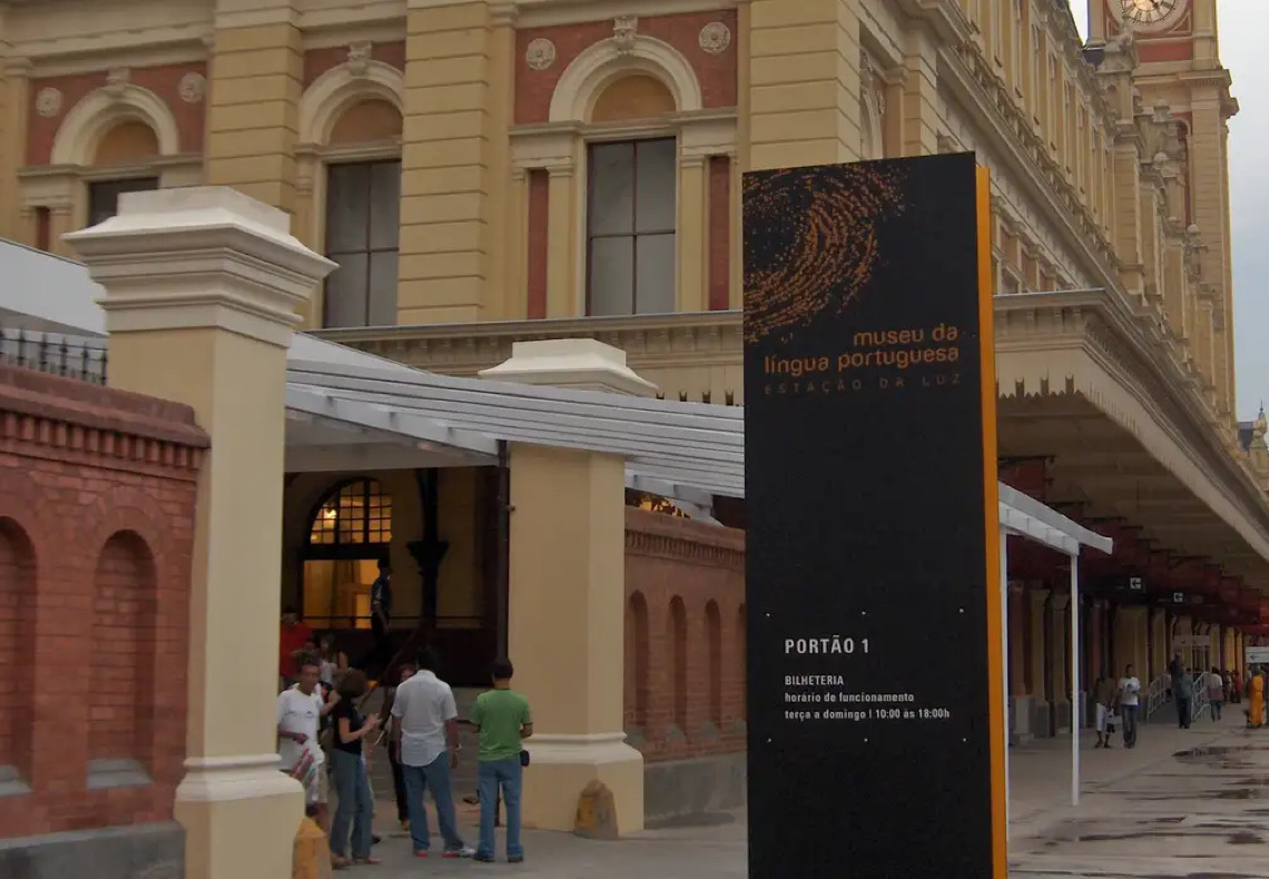 Museu da Língua Portuguesa estreia feira mensal de troca de livros