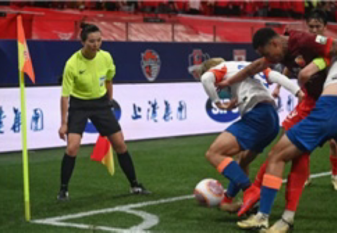 China: Xie Lijun torna-se primeira árbitra em liga profissional masculina