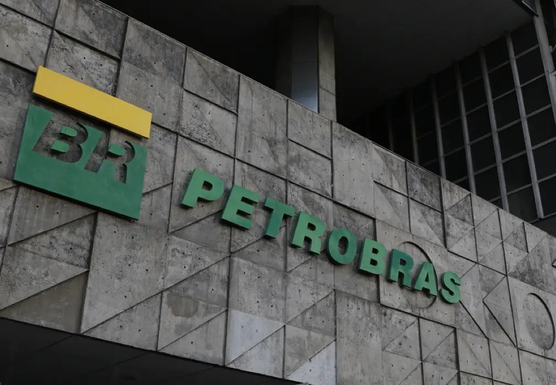 Tribunal derruba liminar e reconduz presidente do conselho de administração da Petrobras