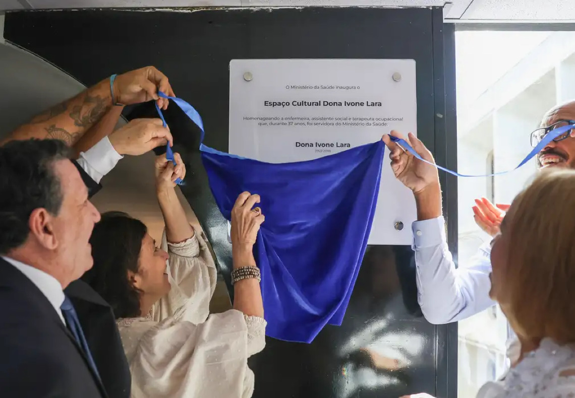 Exposição homenageia trajetória de mulheres na saúde