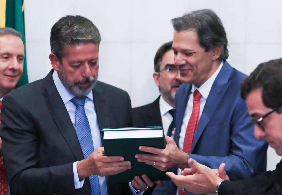 Regulamentação da reforma tributária prevê alíquota média de 26,5%