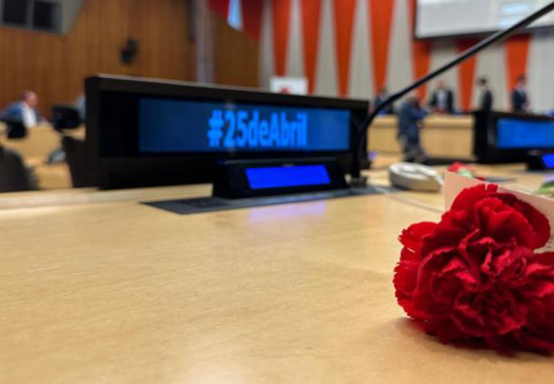 Portugal celebra na ONU 50 anos de avanços gerados pela Revolução dos Cravos 