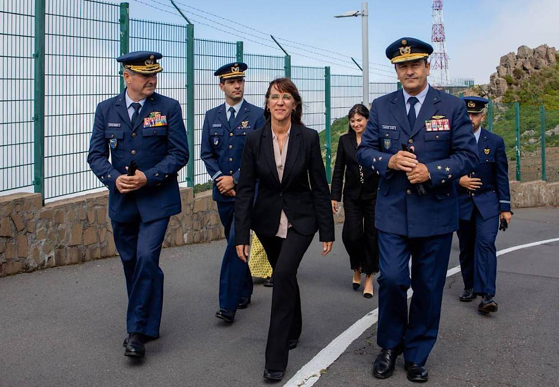 Forças Armadas precisam eliminar restrições a mulheres, diz ex-ministra da Defesa de Portugal