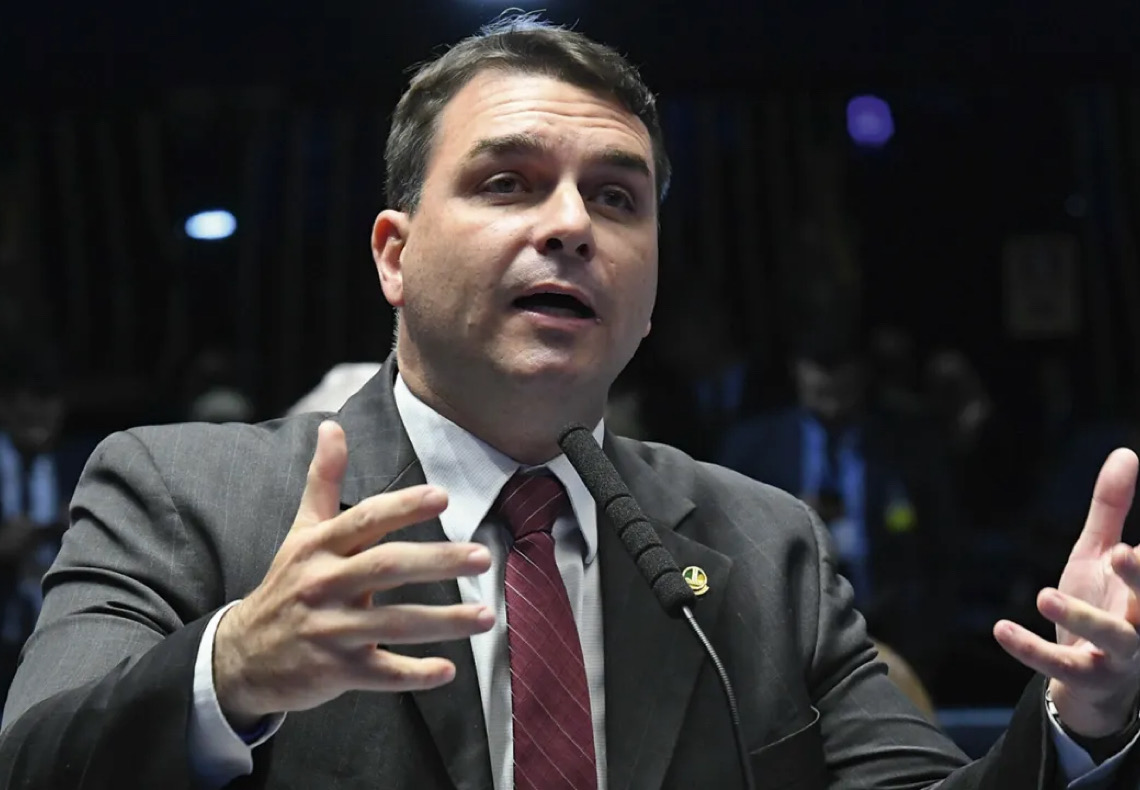 Por Matheus Leitão; A falta de decoro de Flávio Bolsonaro na questão das cotas raciais