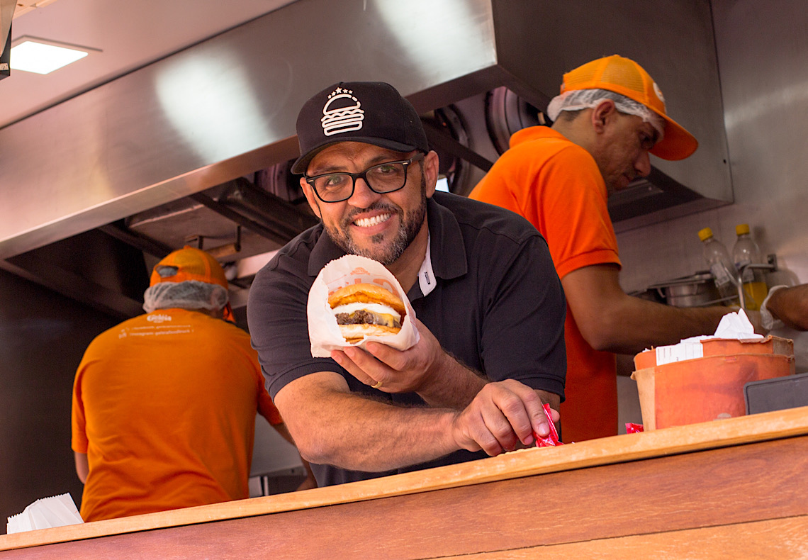 Hamburguerias do Distrito Federal se unem em ação solidária em prol do Rio Grande do Sul
