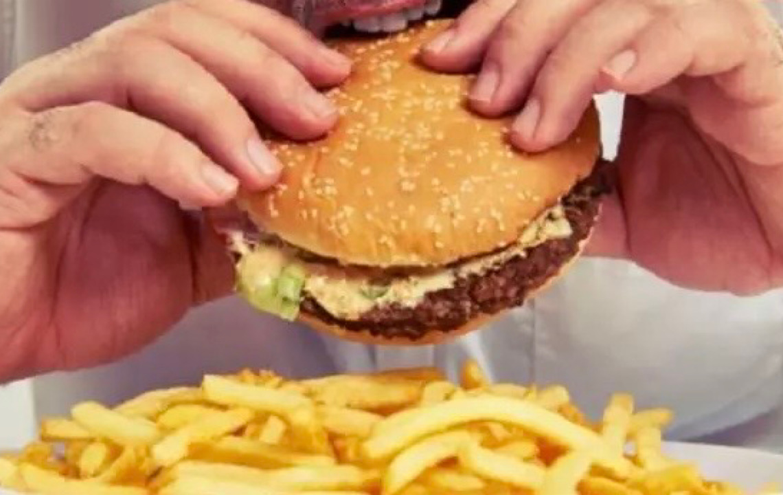 Metade de alimentos ultraprocessados testados em pesquisa contém agrotóxicos