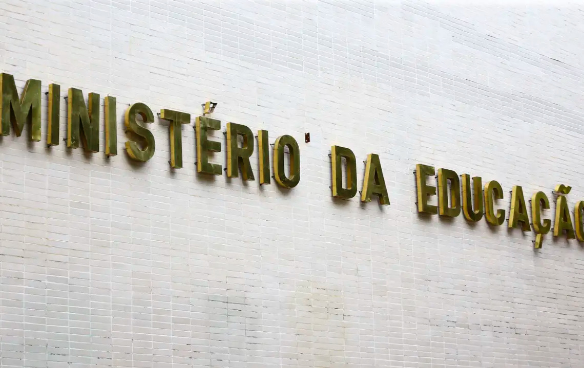 MEC ofertará 80 mil bolsas a estudantes de cursos de licenciatura
