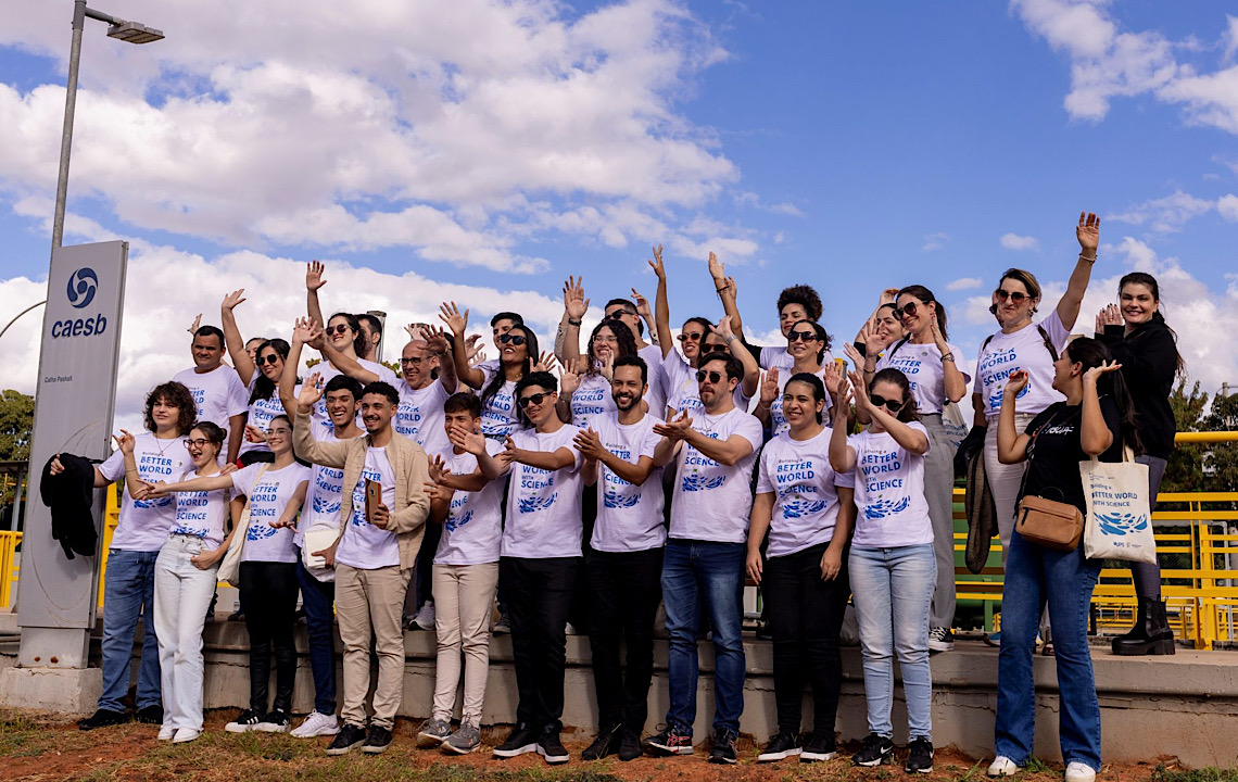 Participantes do Prêmio Jovem da Água de Estocolmo 2024 conhecem estrutura da Caesb