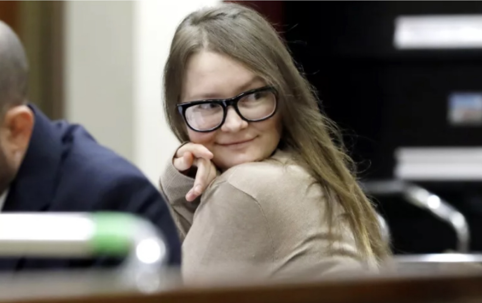 Como vive hoje Anna Sorokin, golpista da série da Netflix que enganou a elite