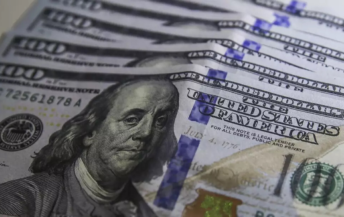 Dólar abre em leve alta nesta terça, 11 enquanto investidores analisam dados do IPCA