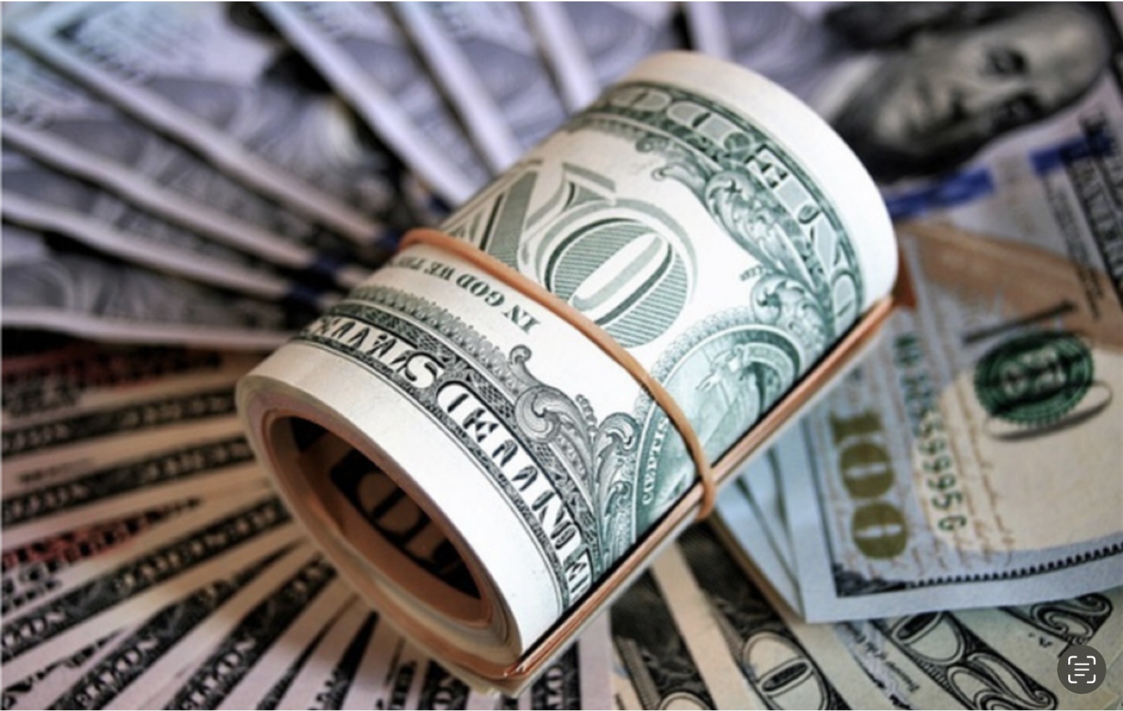 Dólar desacelera após decisão de juros nos EUA, mas risco fiscal segue pesando
