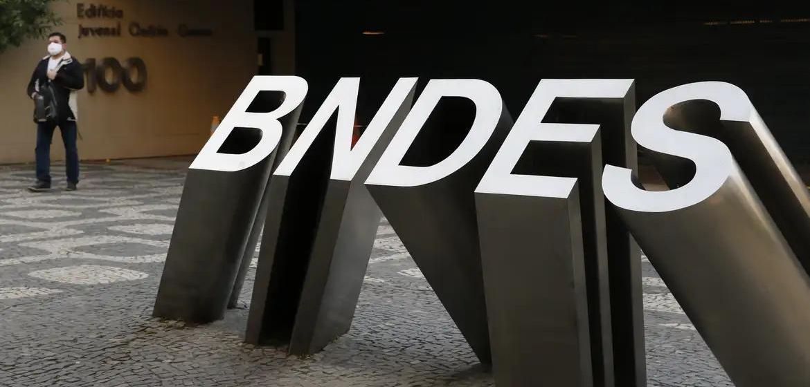 Consulta por crédito do BNDES perde ritmo, e Mercadante culpa 