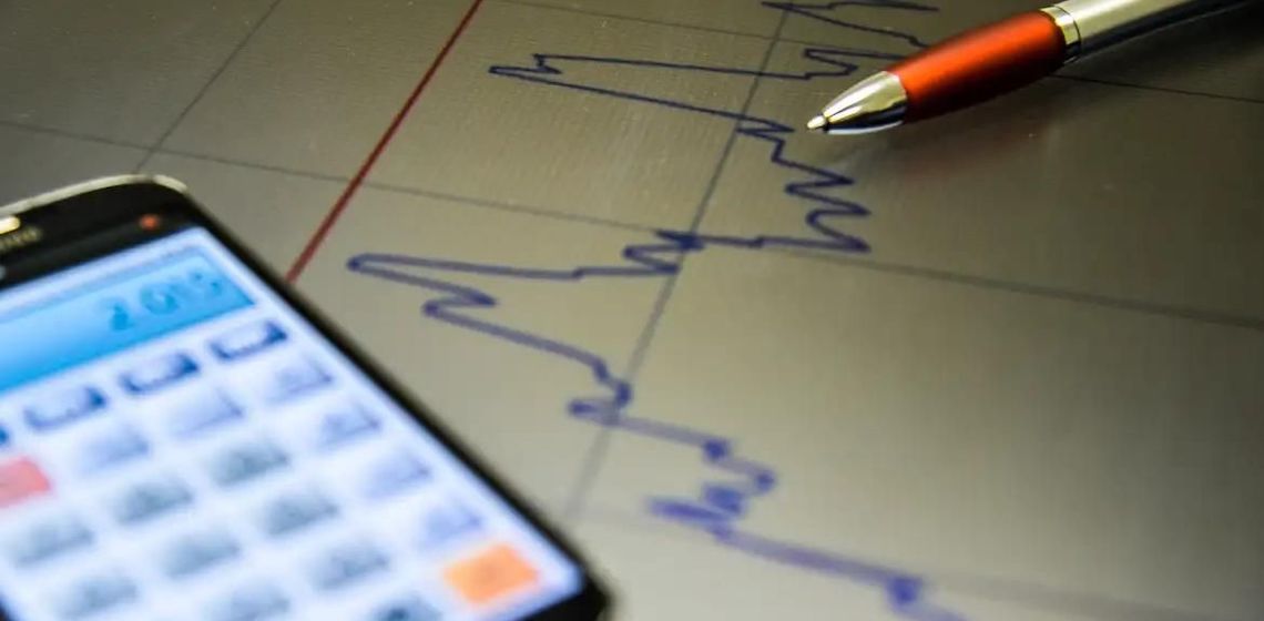 Economistas aumentam previsão da inflação e mantêm Selic sem cortes no ano