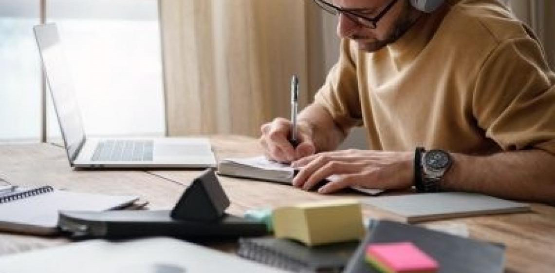 Programa de bolsas de estudo tem inscrições abertas para o segundo semestre