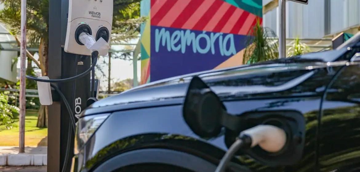 Importação de veículos elétricos provoca queda na balança comercial