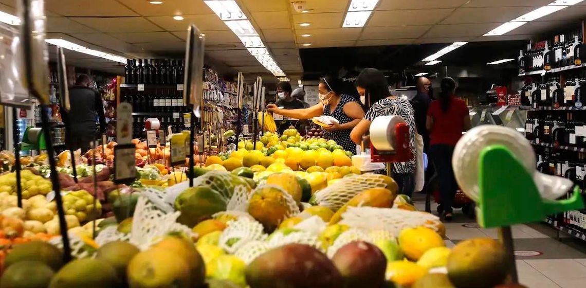 Com alta de 1,2% em maio, comércio cresce pelo 5º mês seguido
