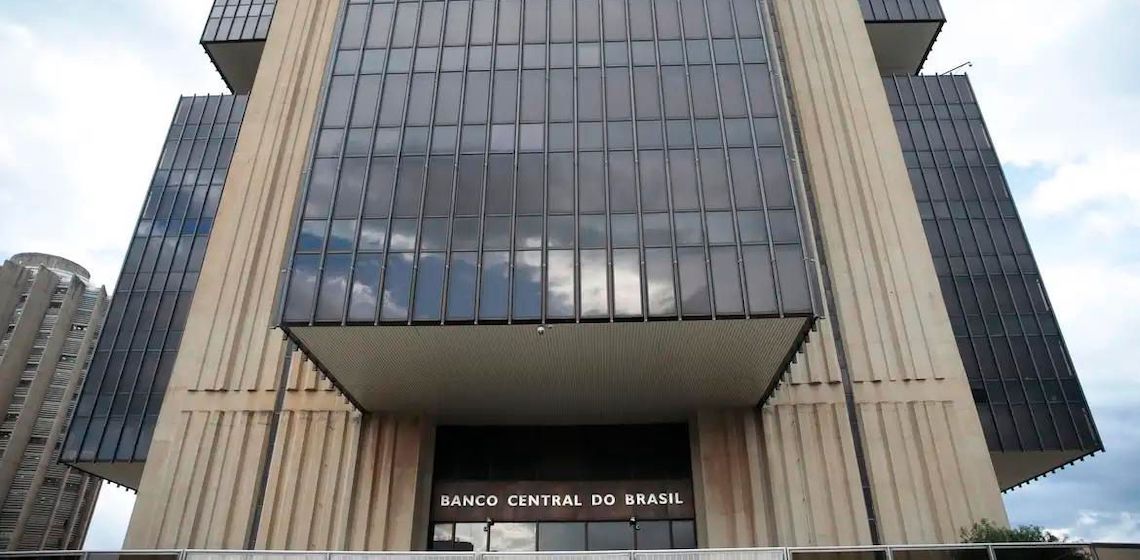BC eleva para US$ 500 mil limite cambial de instituições não bancárias